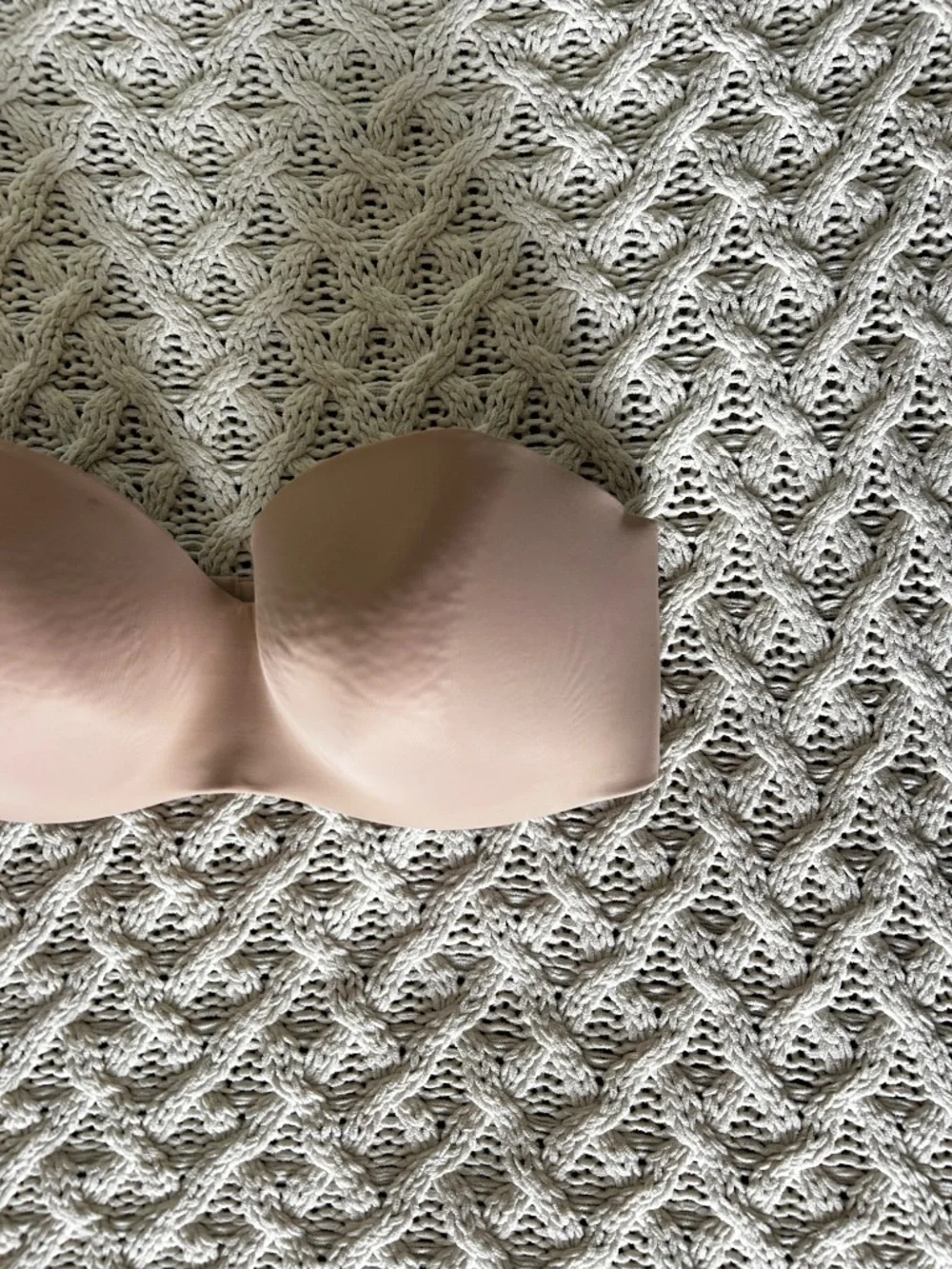 Nude seamless strapless bra 🤎